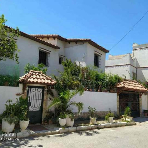 Villa 280m² For Sale-0